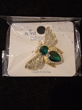 MINT Gold Bee Brooch with GREEN Accents and Clear Crystals